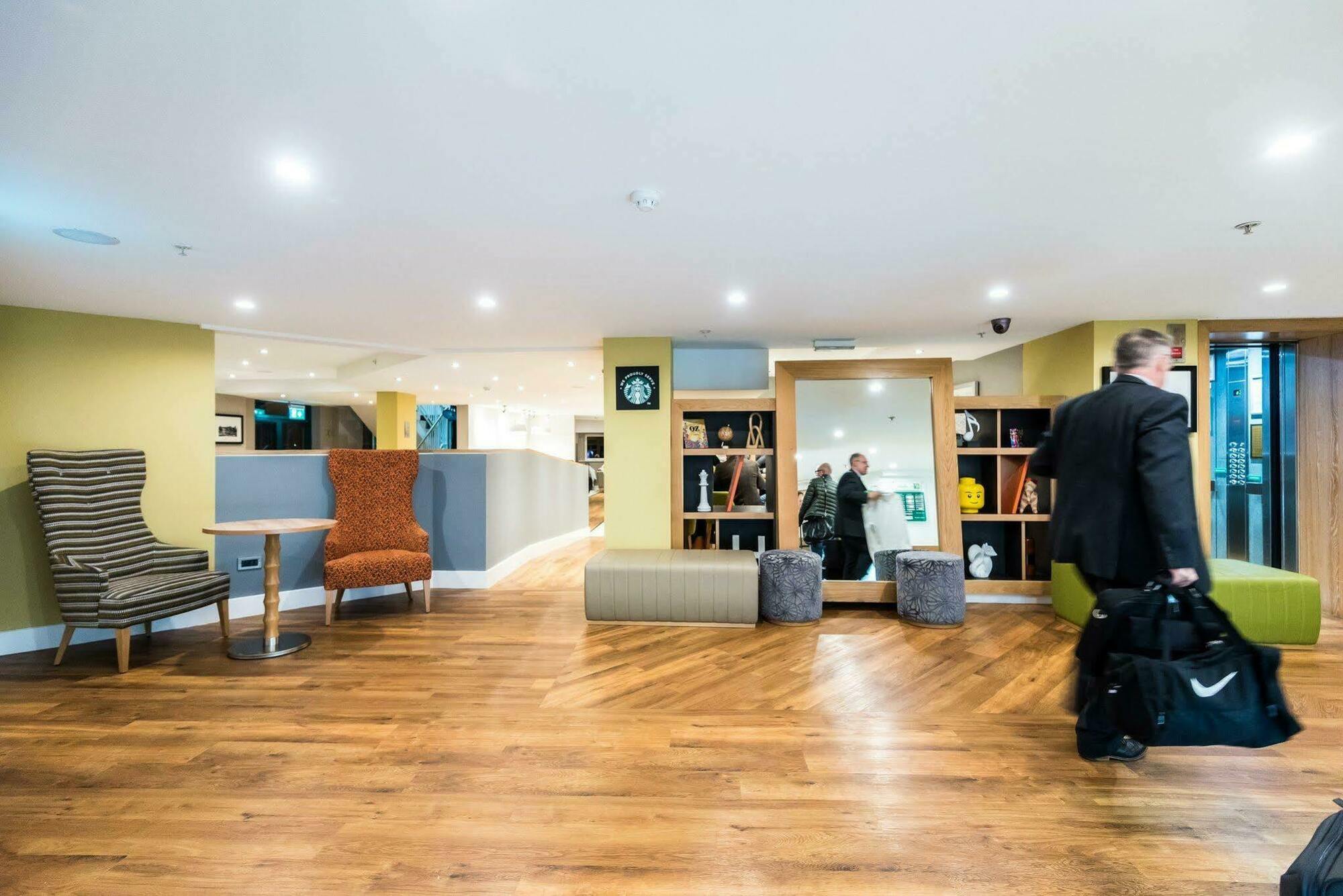 Holiday Inn Slough Windsor By Ihg Экстерьер фото